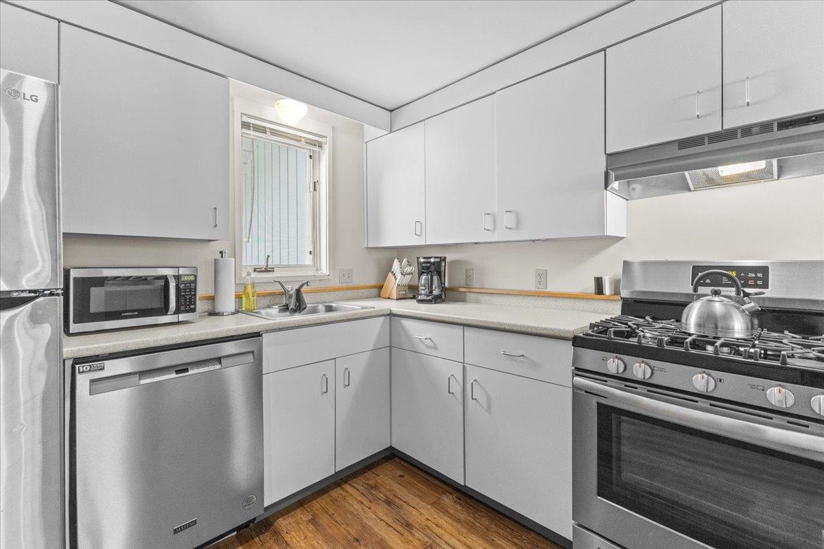 185 Village Green Drive Unit: 8B