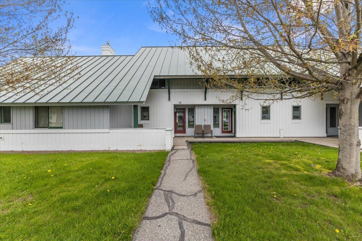 185 Village Green Drive Unit: 8B