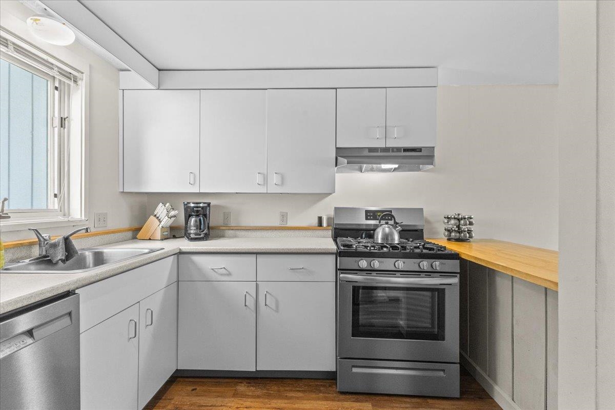 185 Village Green Drive Unit: 8B