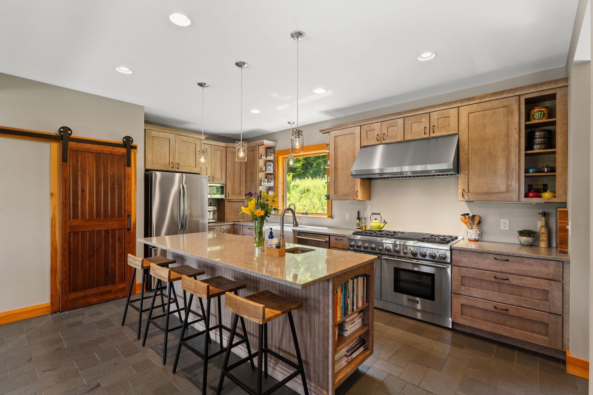 1045 Ring Road
