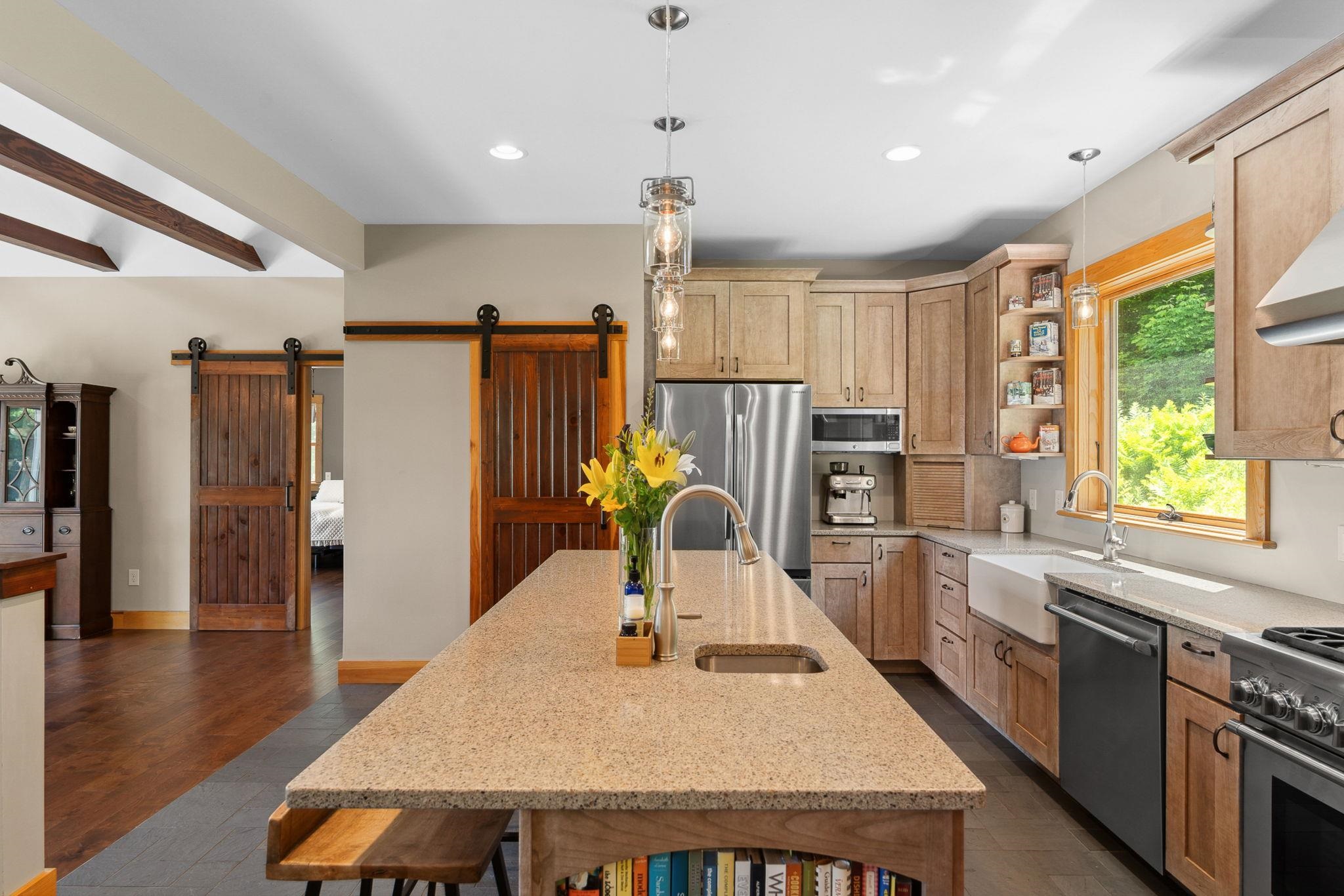 1045 Ring Road