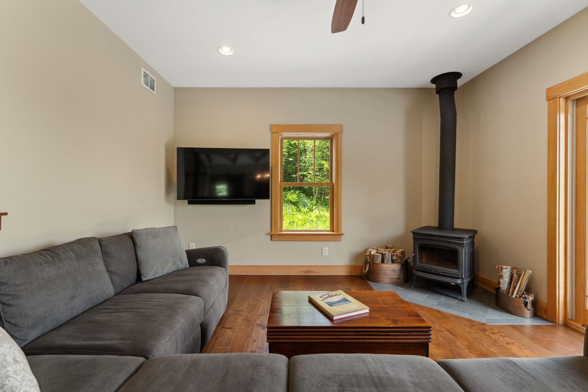 1045 Ring Road