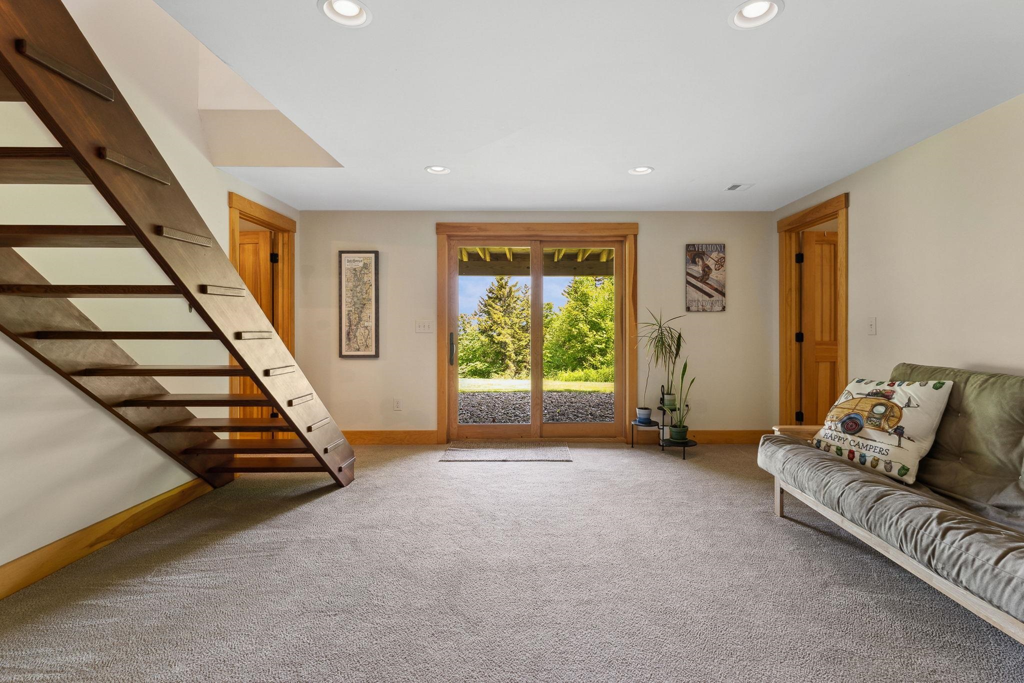1045 Ring Road