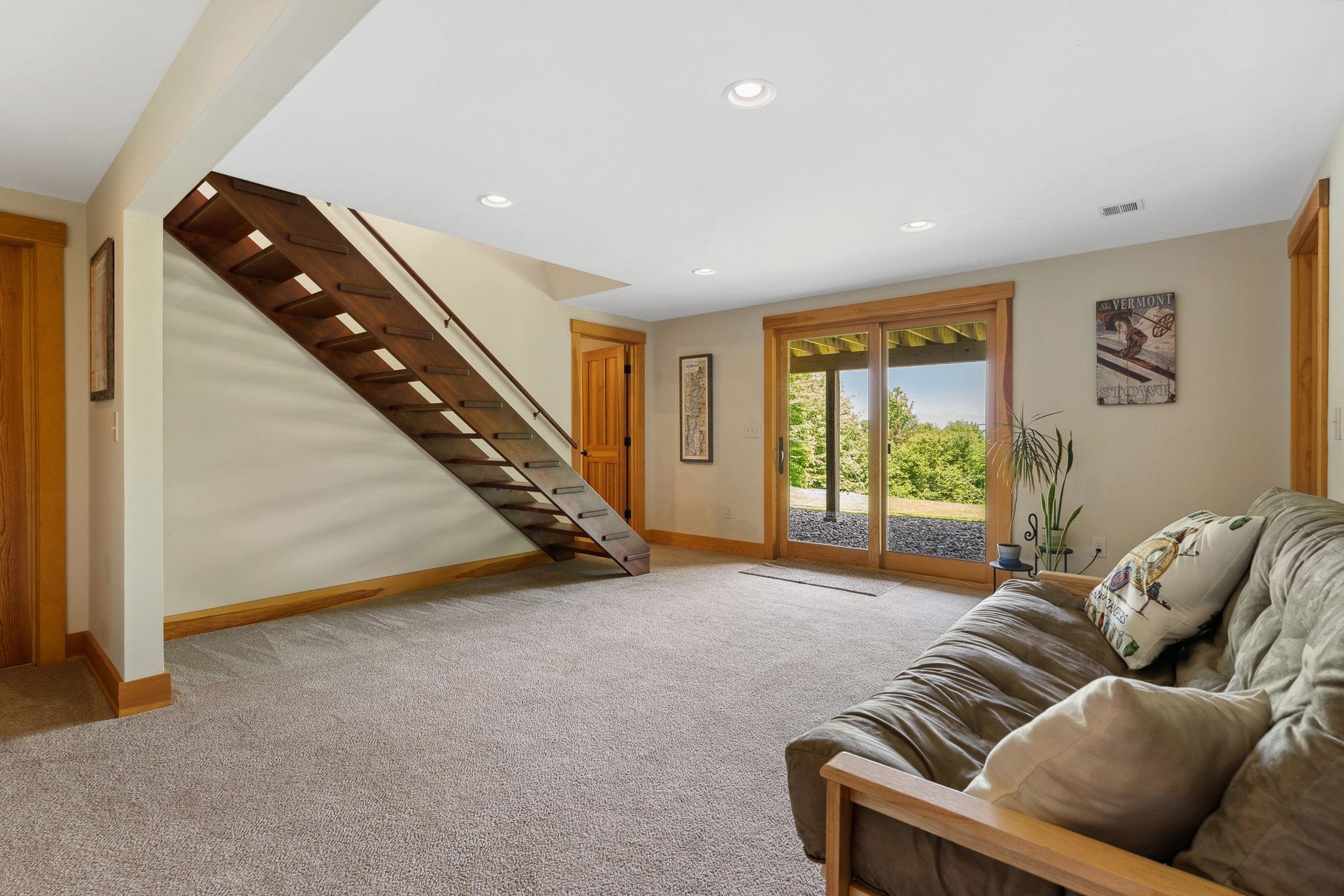 1045 Ring Road
