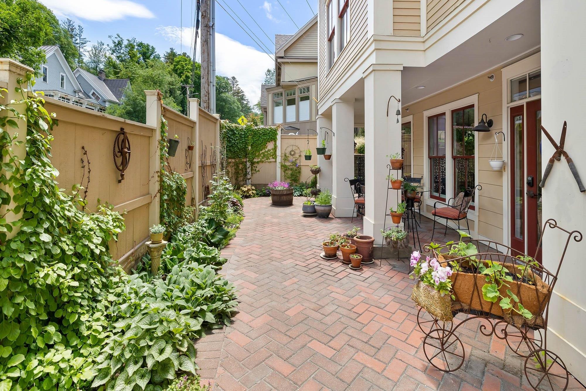 162 South Main Street Unit: 1