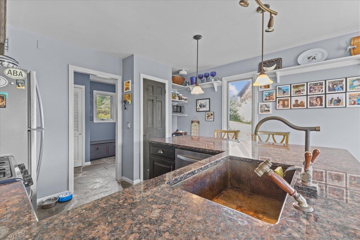 1487 River Road