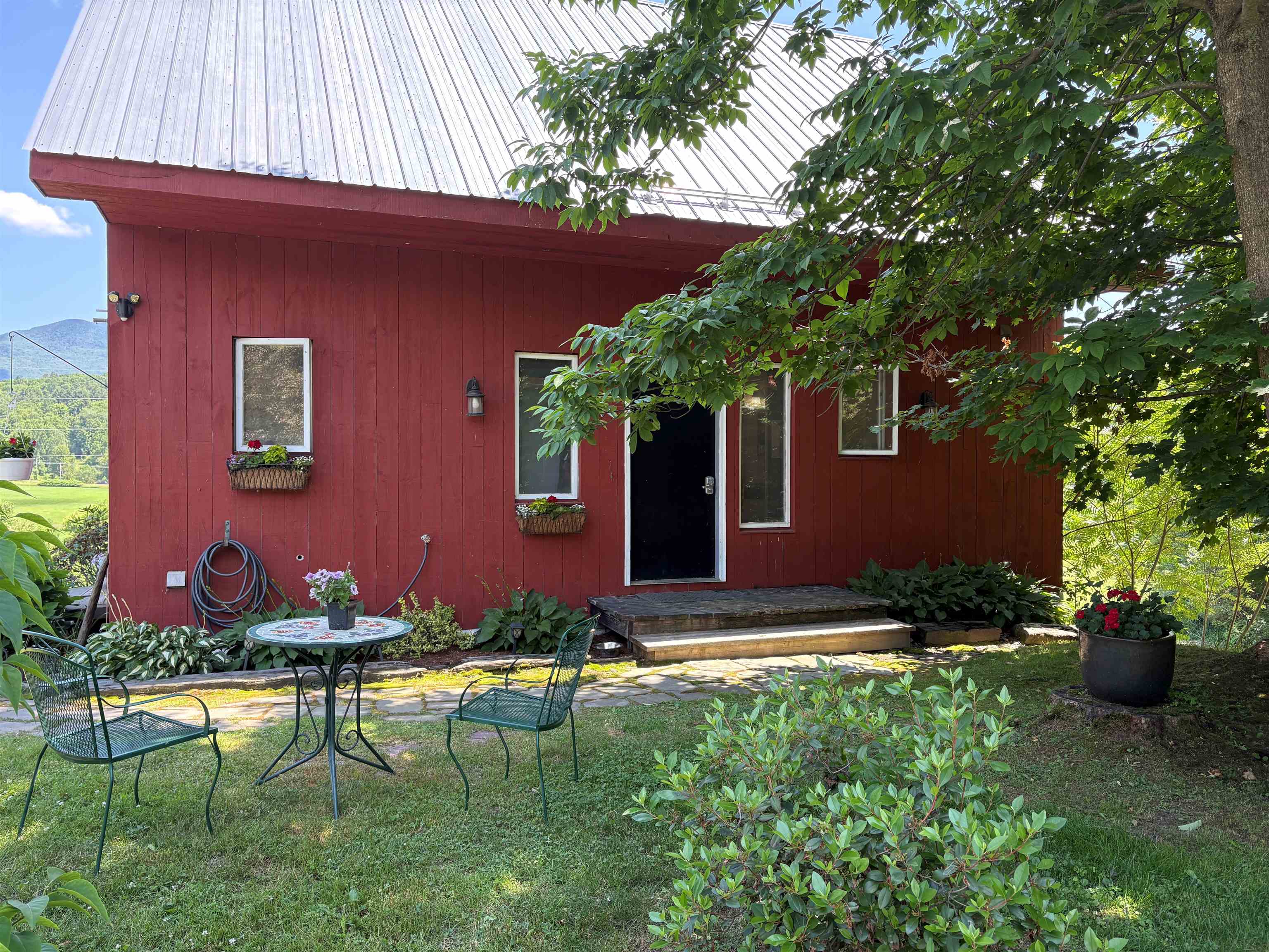 1487 River Road