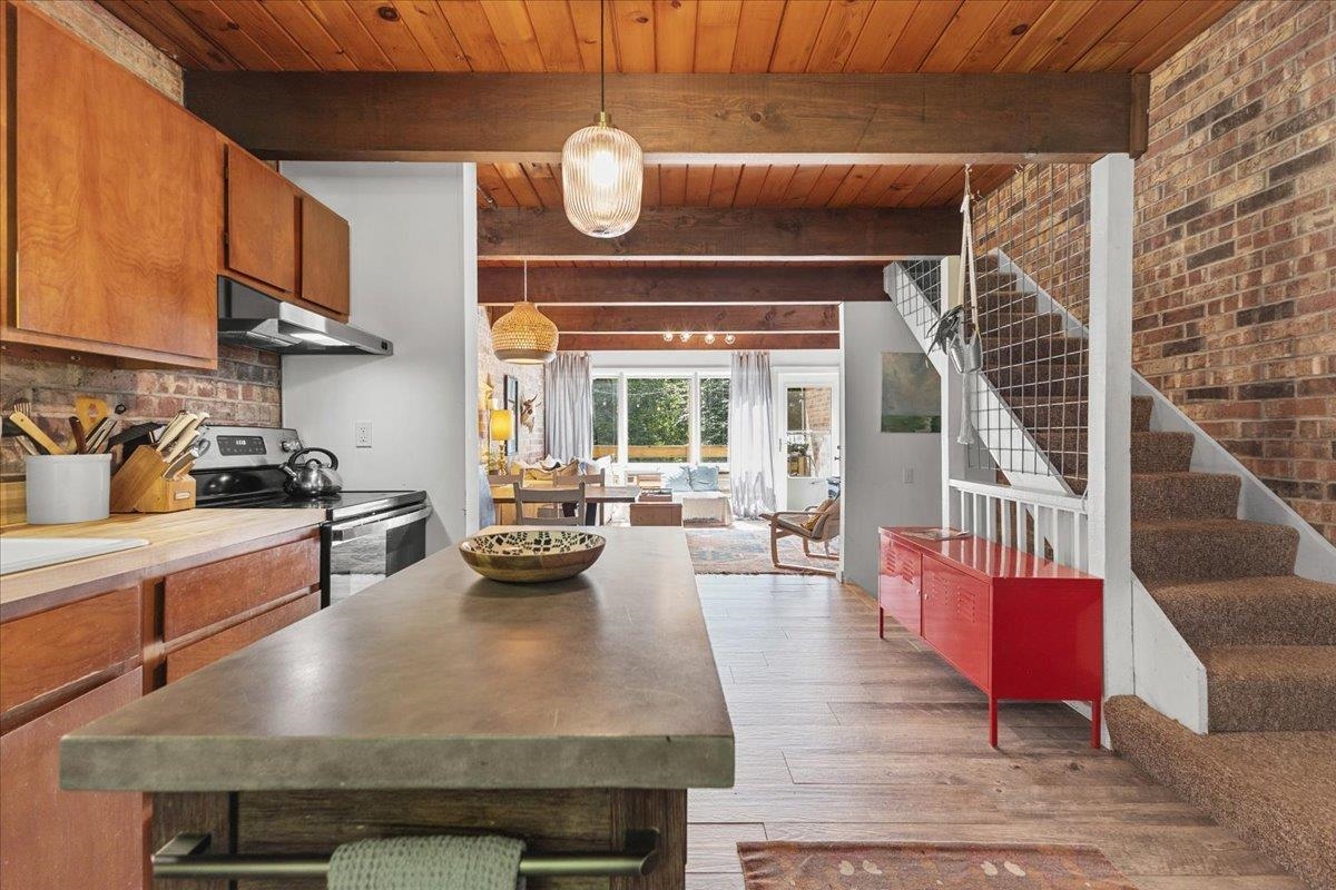 67 Fox Hill Road Unit: 4