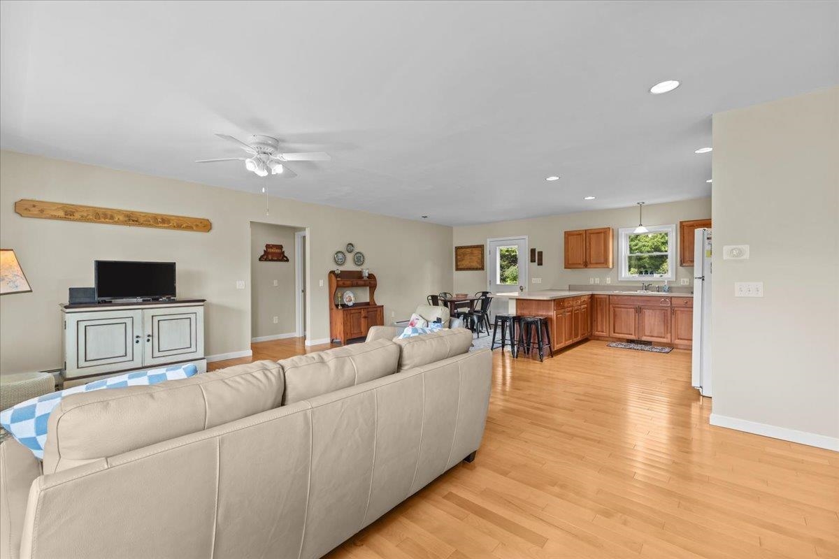 196 Stagecoach Road Unit: 4