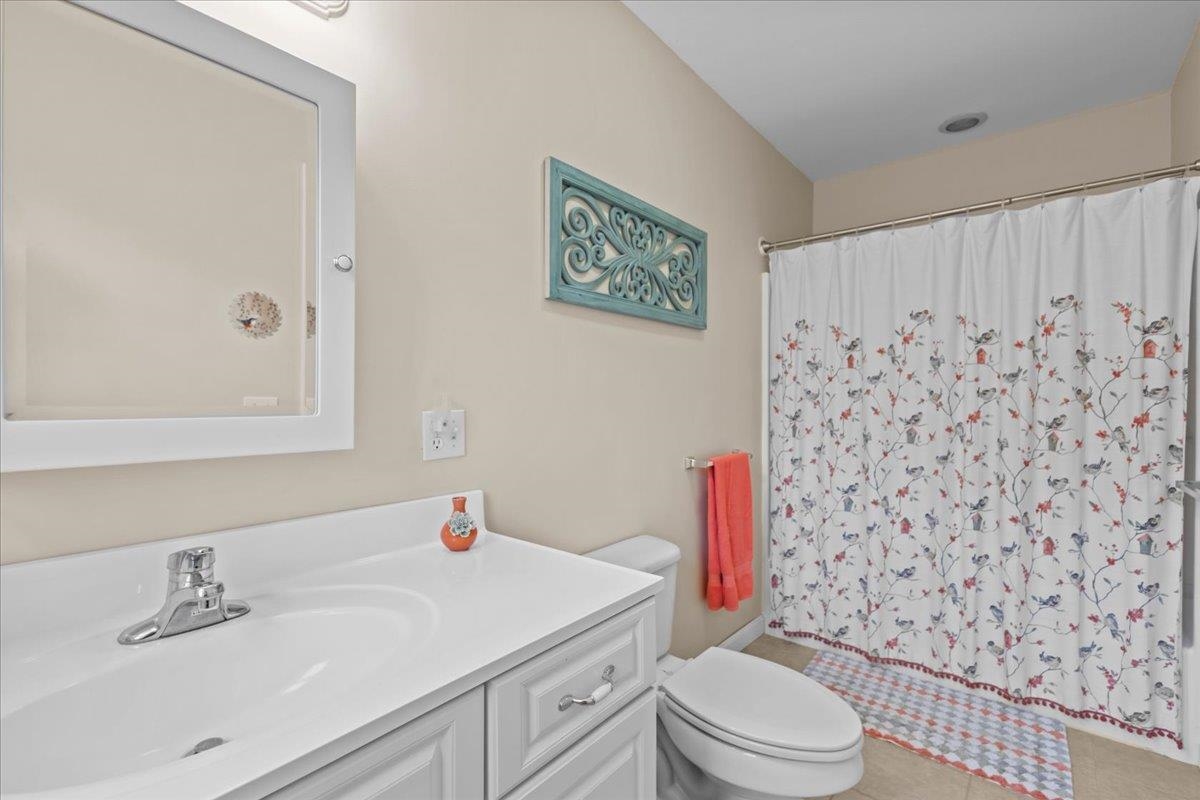 196 Stagecoach Road Unit: 4