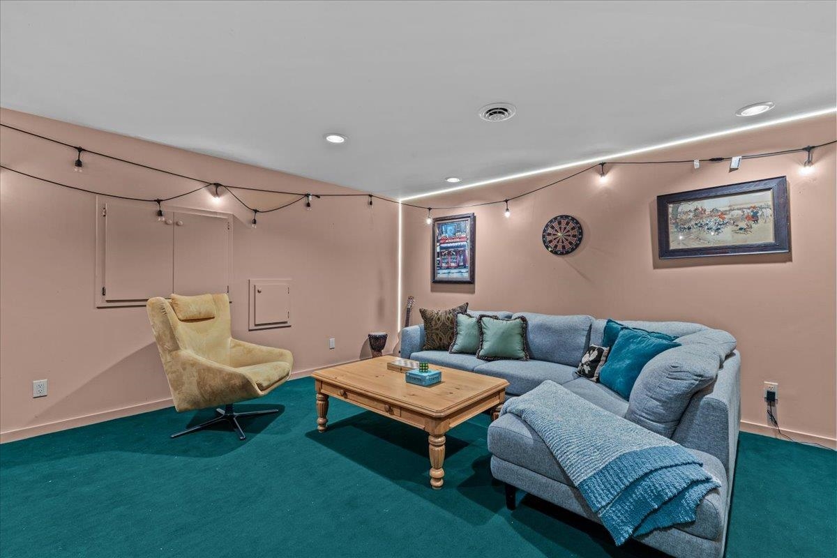 615 Field Road Unit: 73