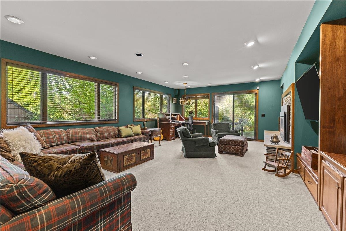 615 Field Road Unit: 73