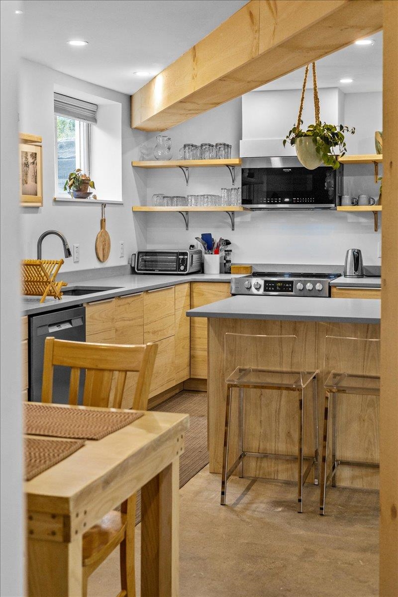 454 Mountain Road Unit: 8