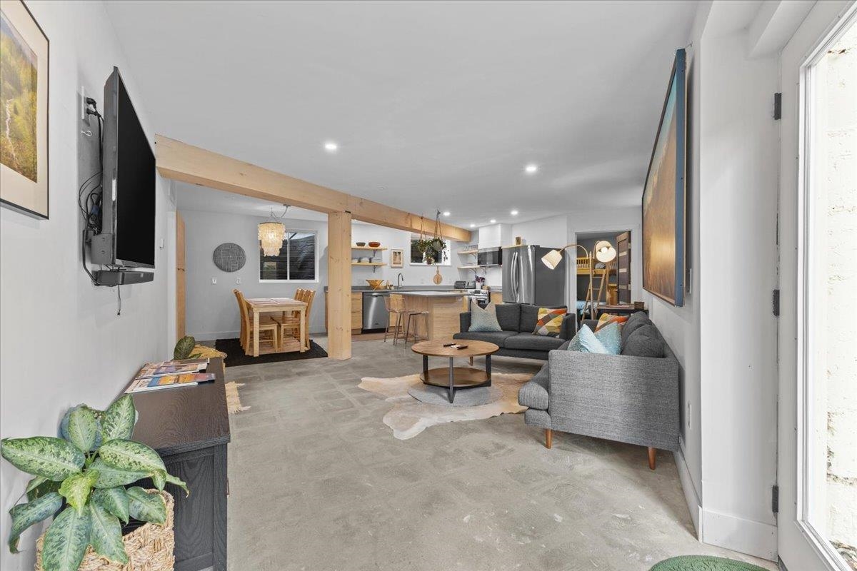 454 Mountain Road Unit: 8