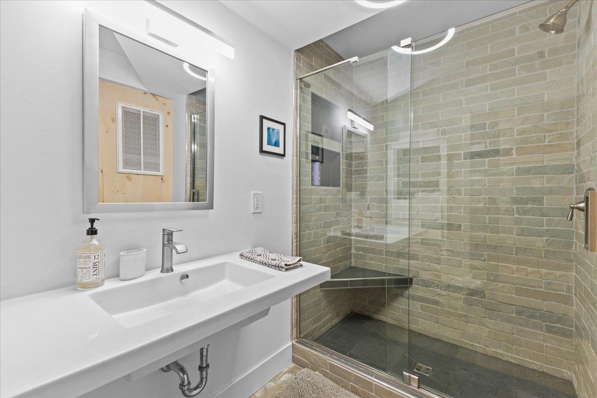 454 Mountain Road Unit: 8