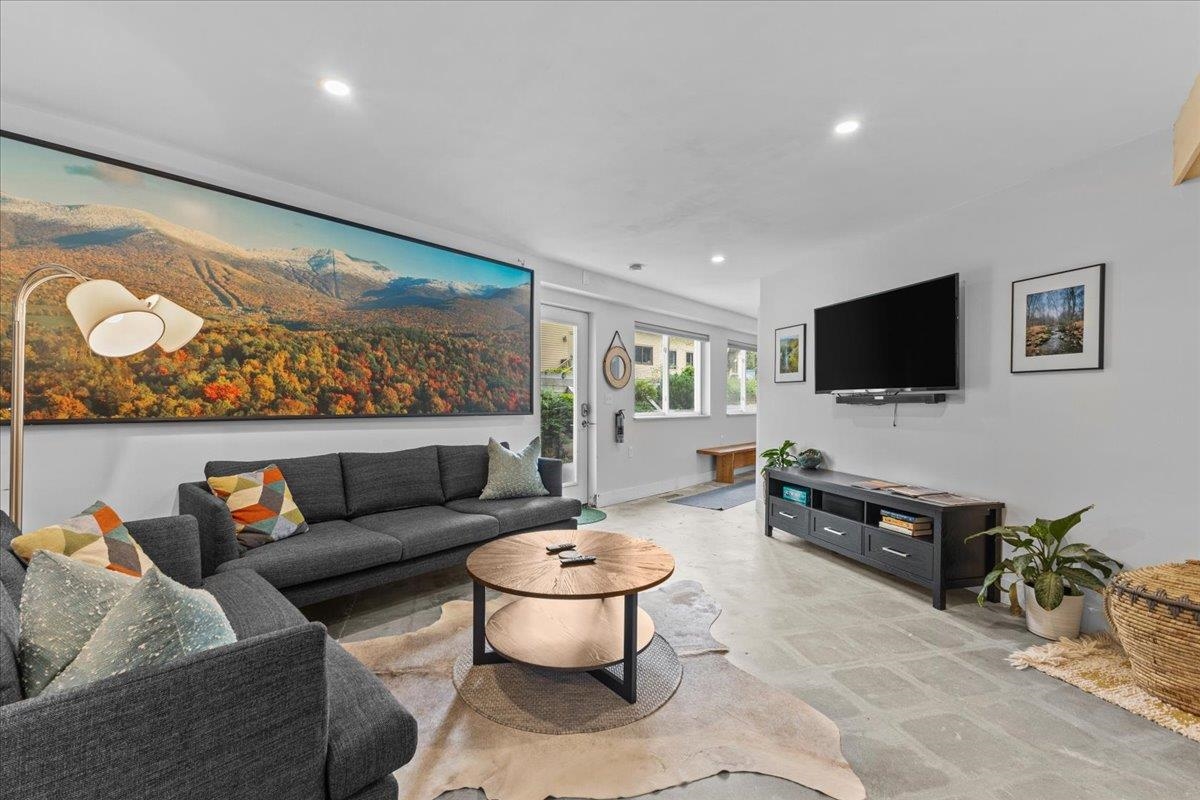 454 Mountain Road Unit: 8