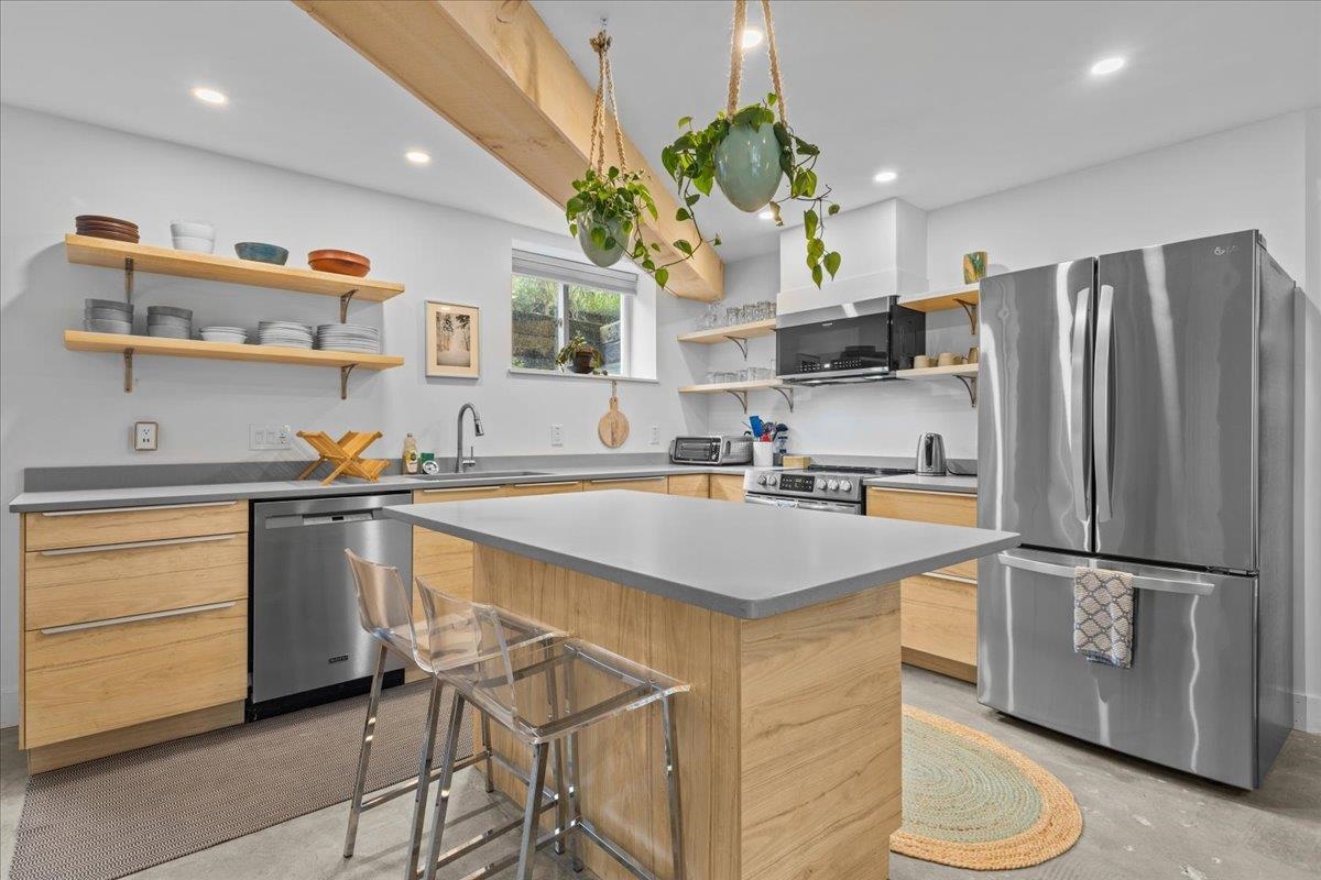 454 Mountain Road Unit: 8
