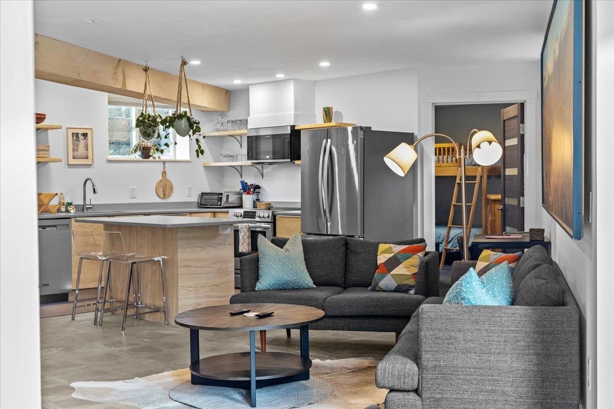 454 Mountain Road Unit: 8