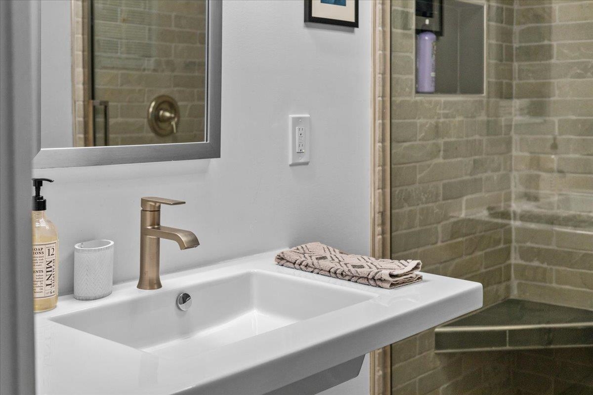 454 Mountain Road Unit: 8