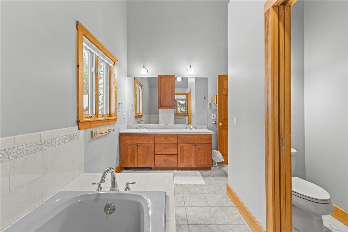 187 Lower Moulton Lane