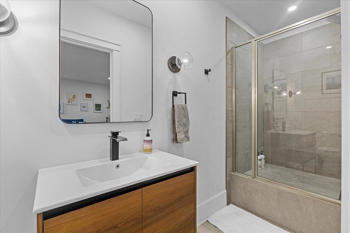 98 Hill Street Unit: #5