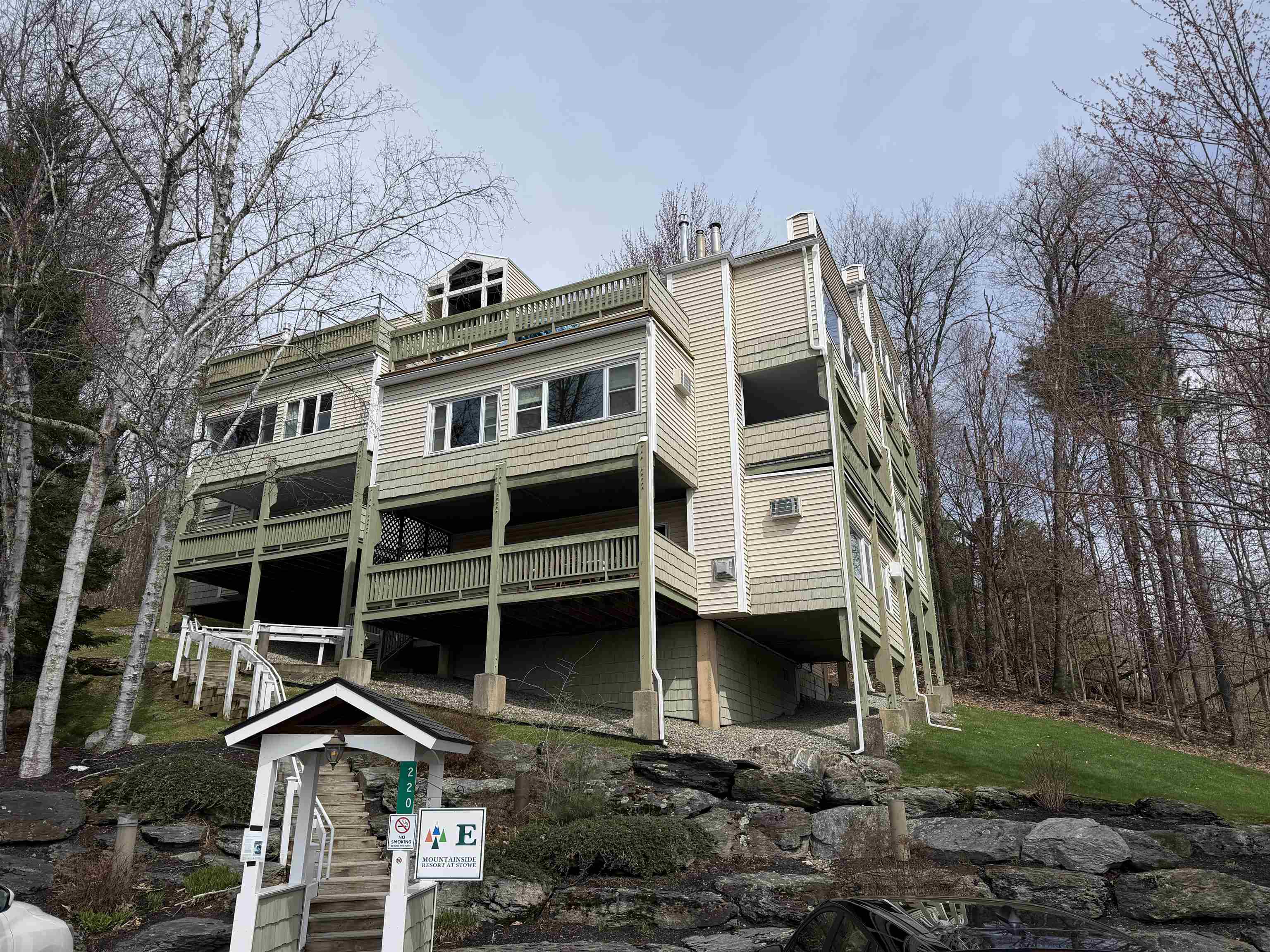220 Mountainside Drive Unit: 402