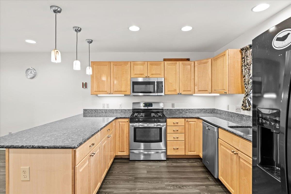 55 Jersey Way Unit: B10