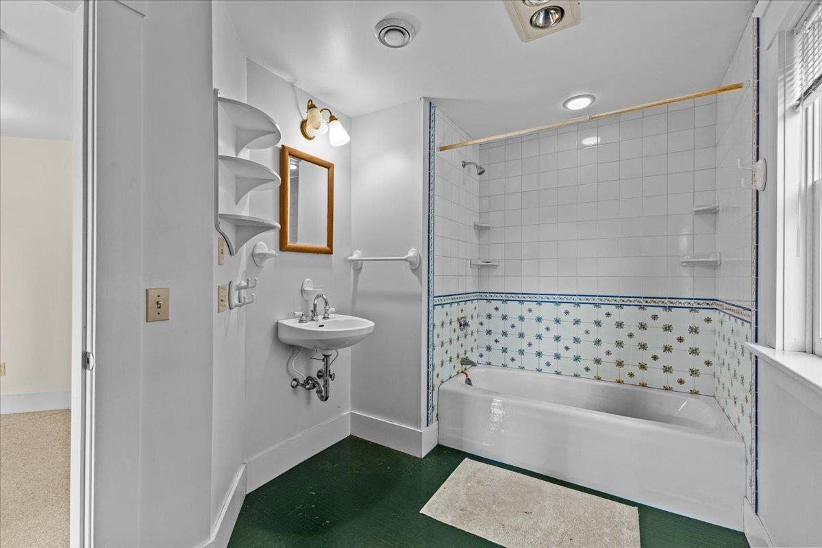 243 Lyle McKee Road