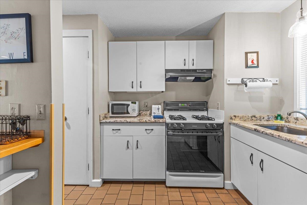 185 Village Green Drive Unit: 8A Week C