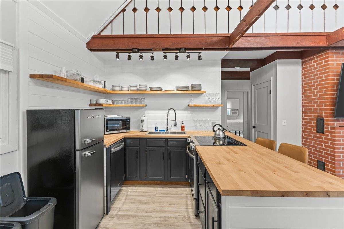 14 Strom Farm Lane