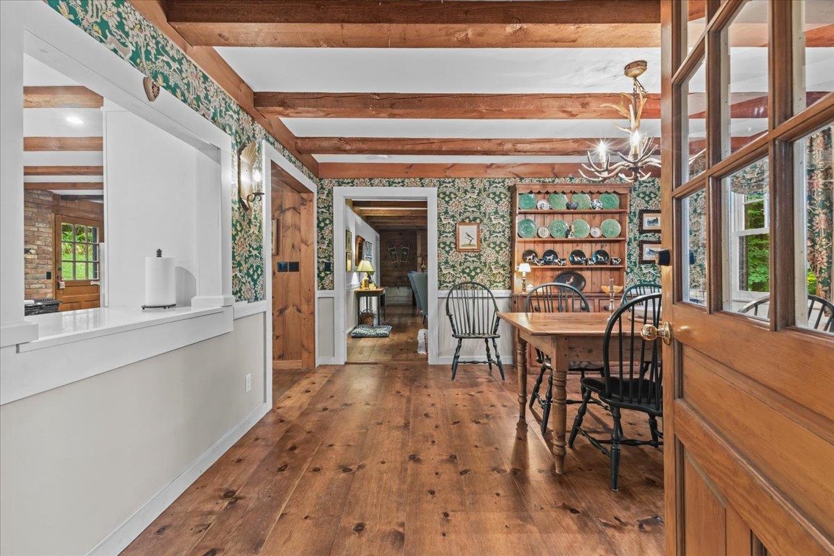 1646 Sweet Road