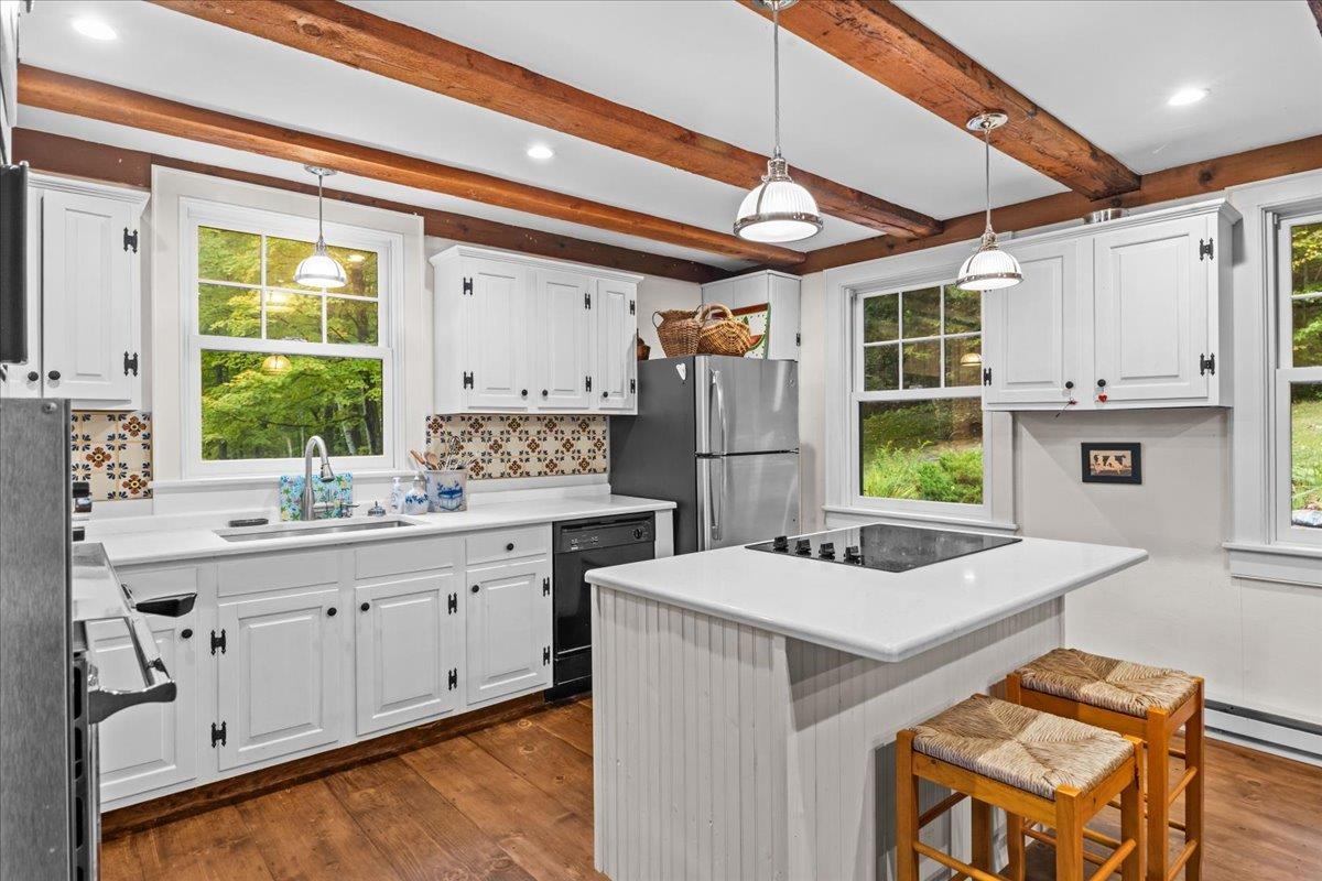 1646 Sweet Road