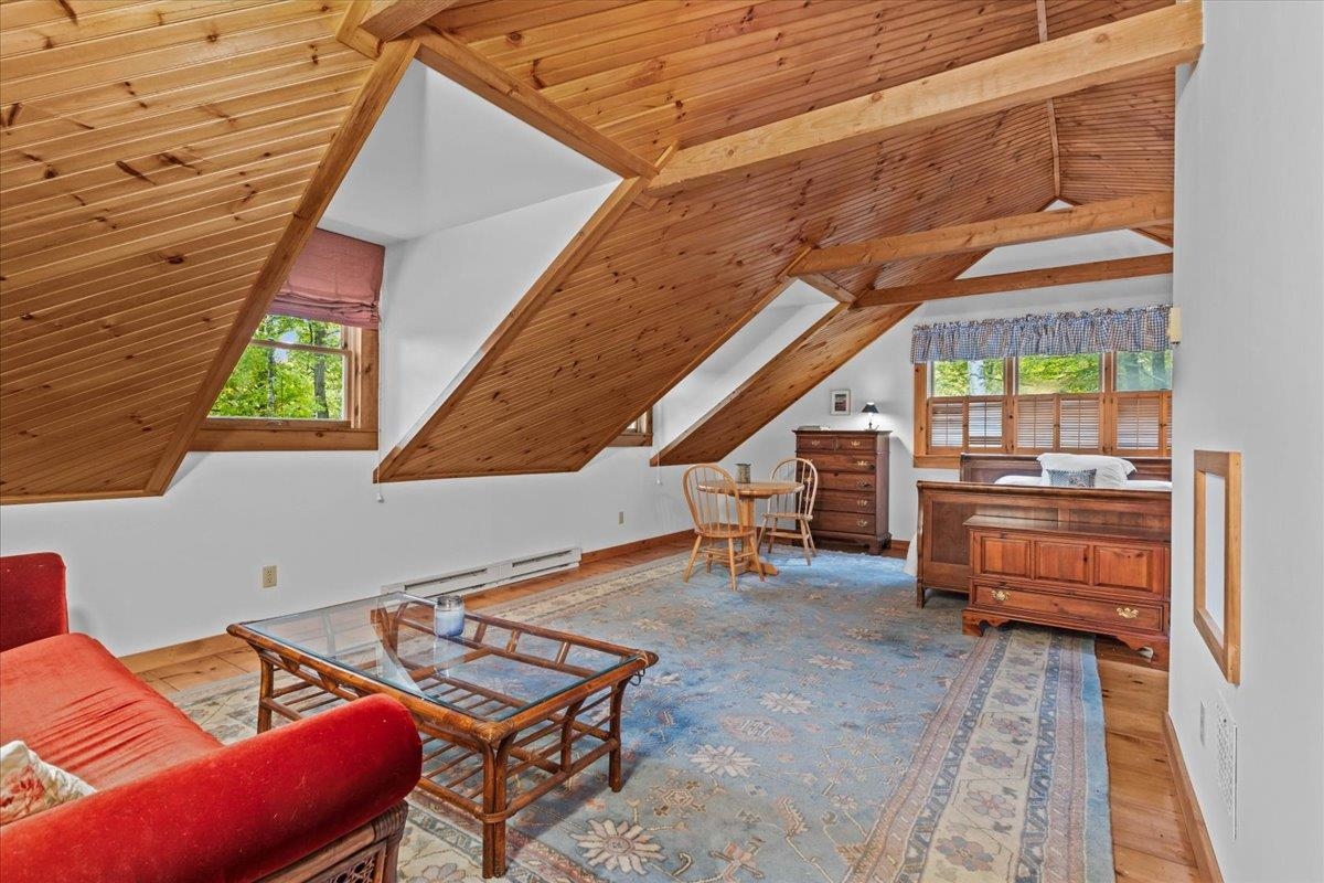 1646 Sweet Road