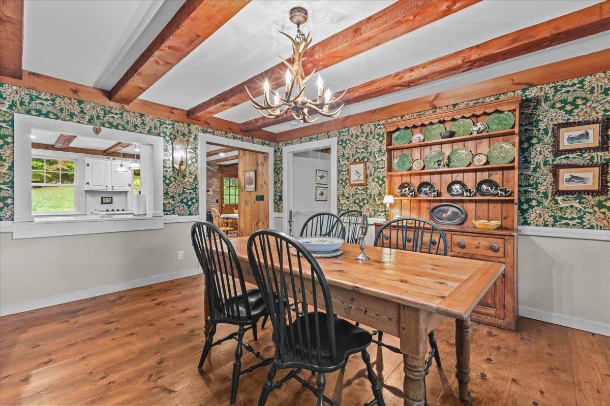 1646 Sweet Road