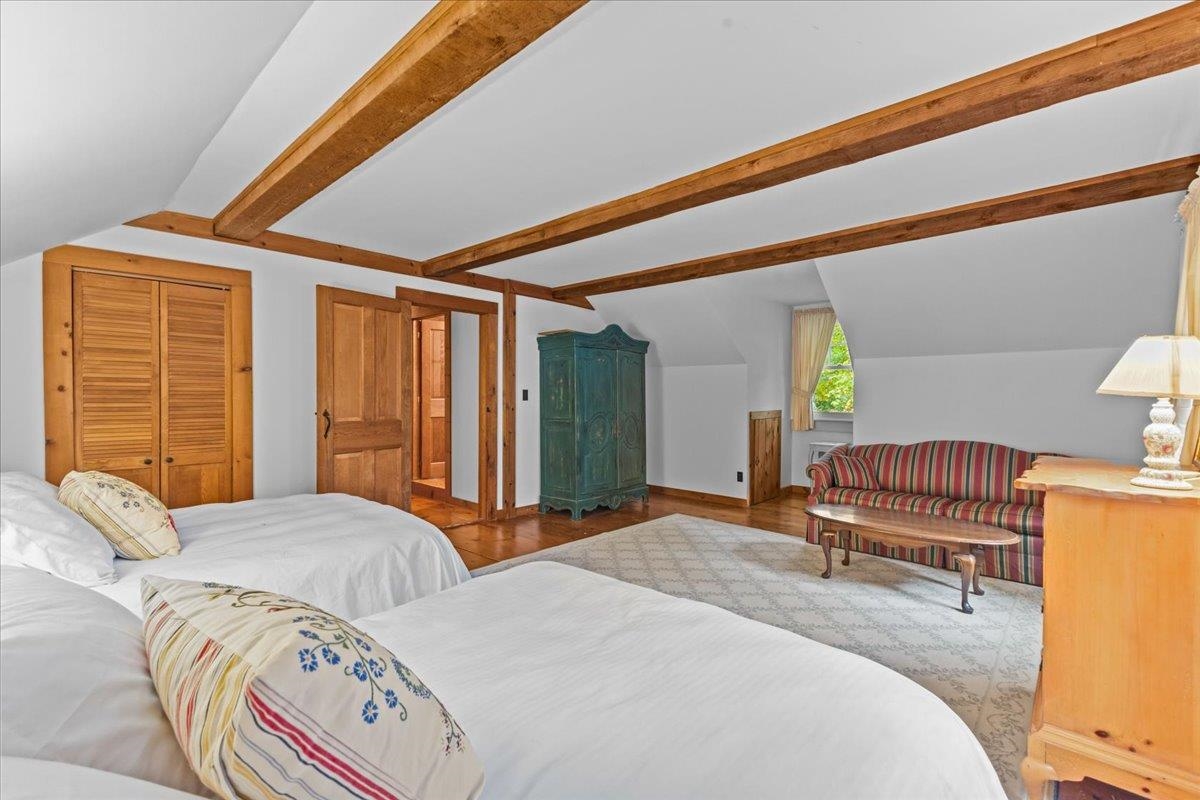 1646 Sweet Road