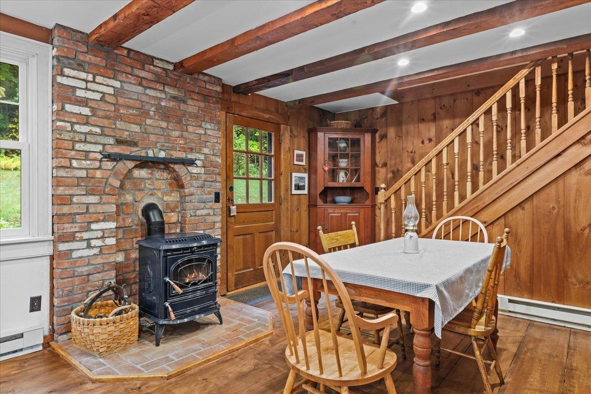 1646 Sweet Road