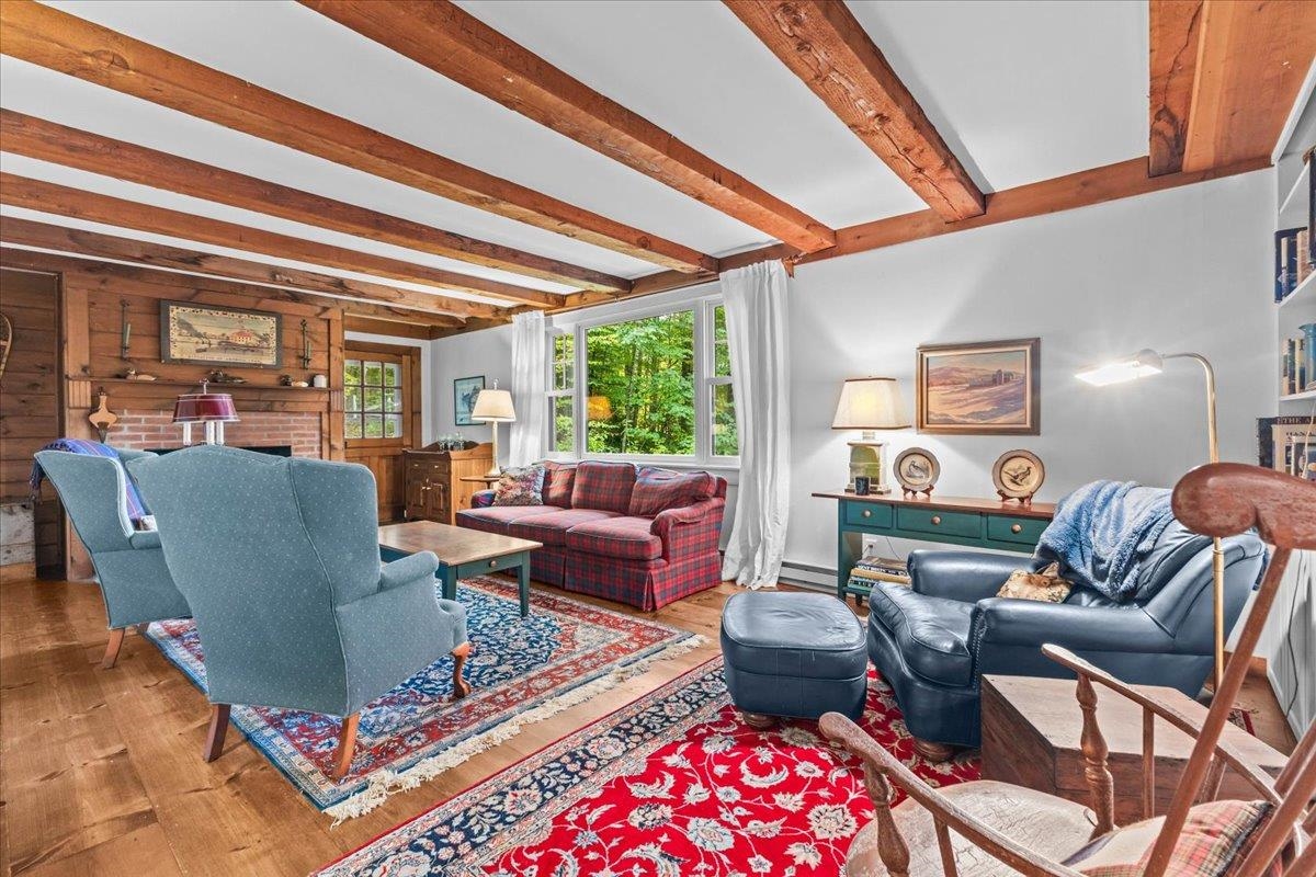 1646 Sweet Road