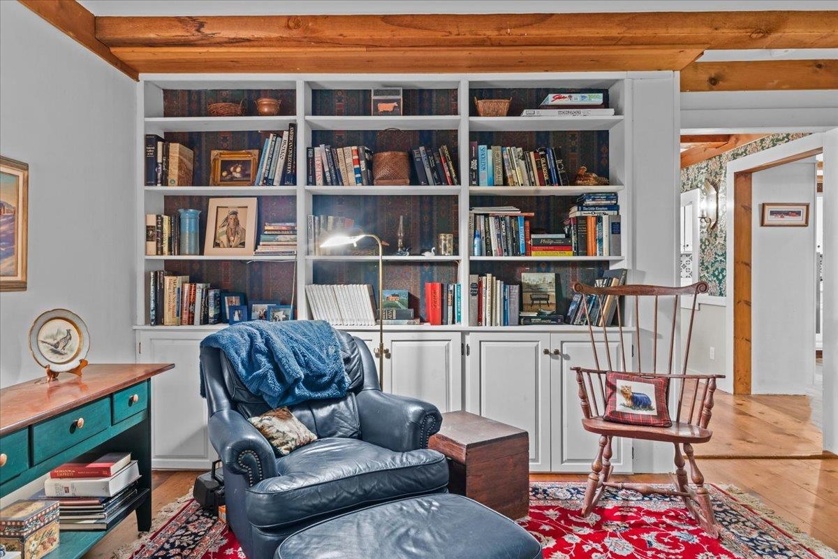 1646 Sweet Road