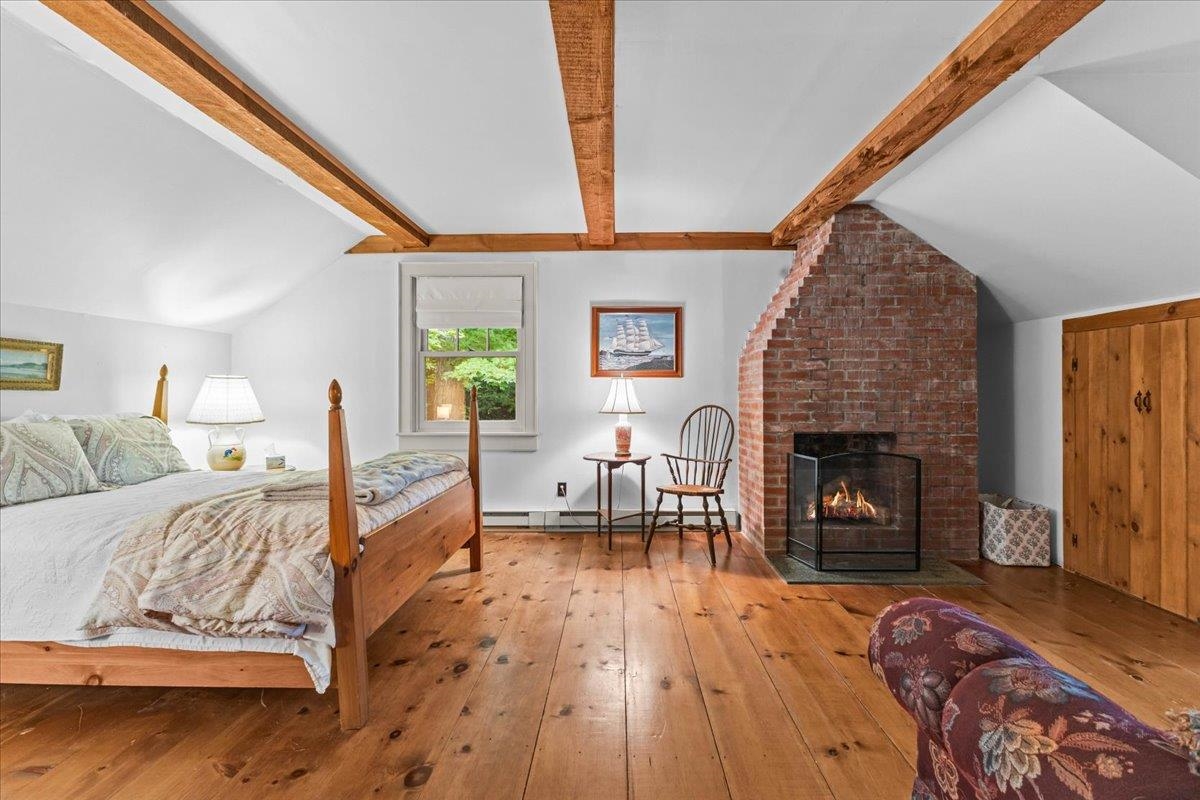 1646 Sweet Road