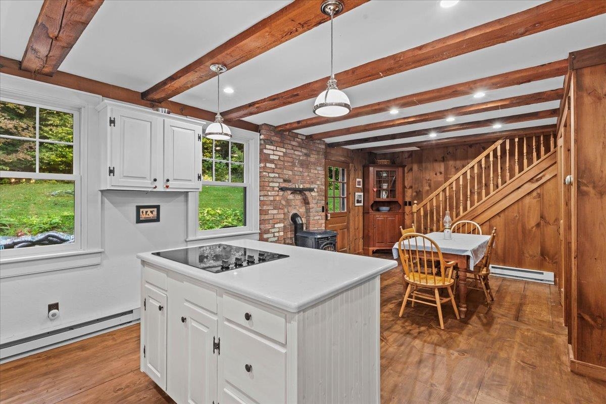 1646 Sweet Road