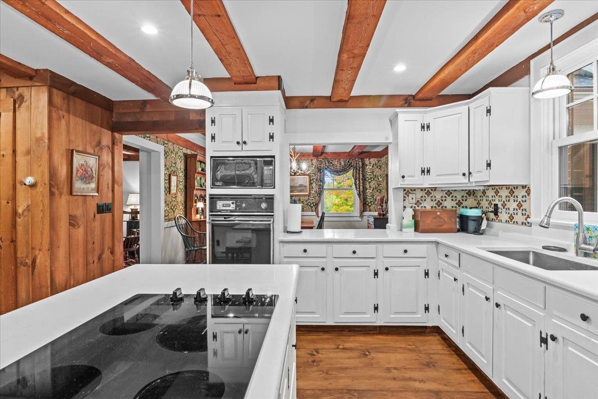 1646 Sweet Road