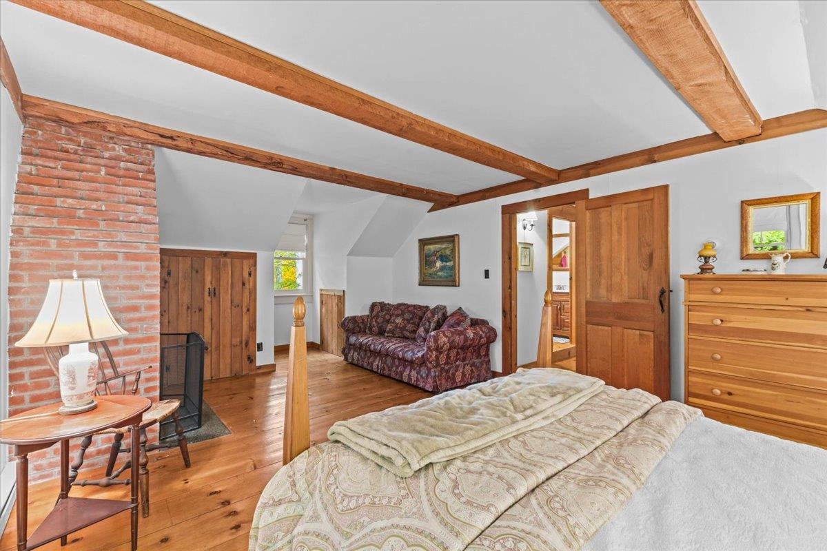 1646 Sweet Road