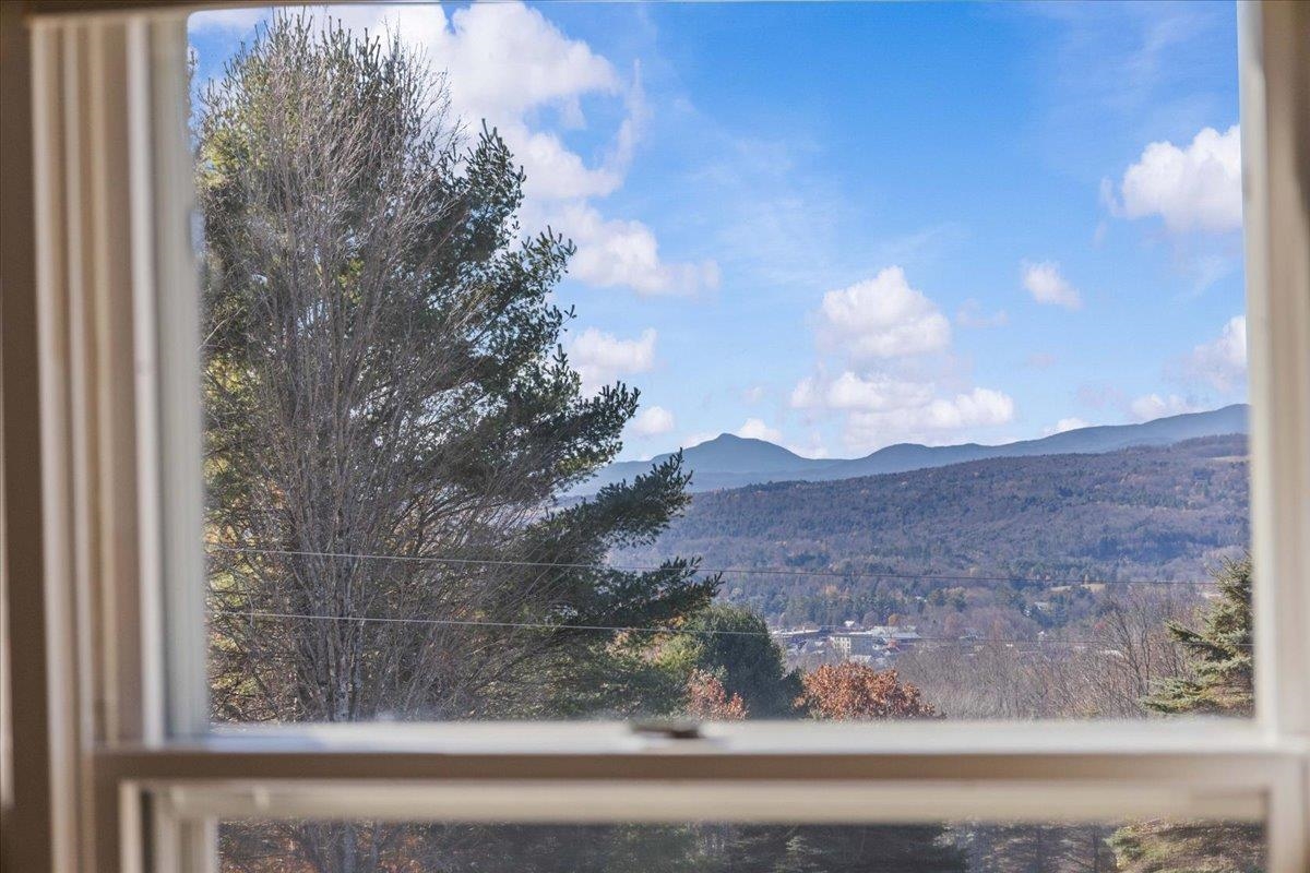 137 Meadowood Road