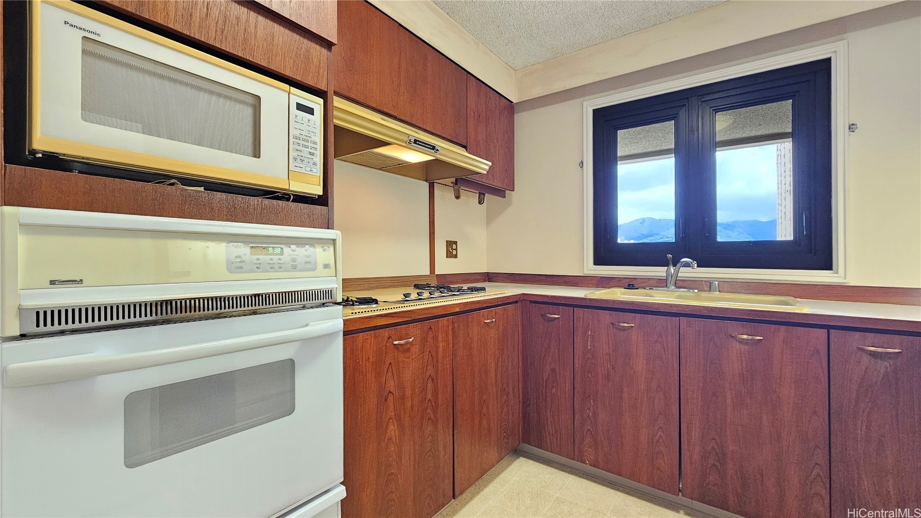 1650 Ala Moana Boulevard 2305