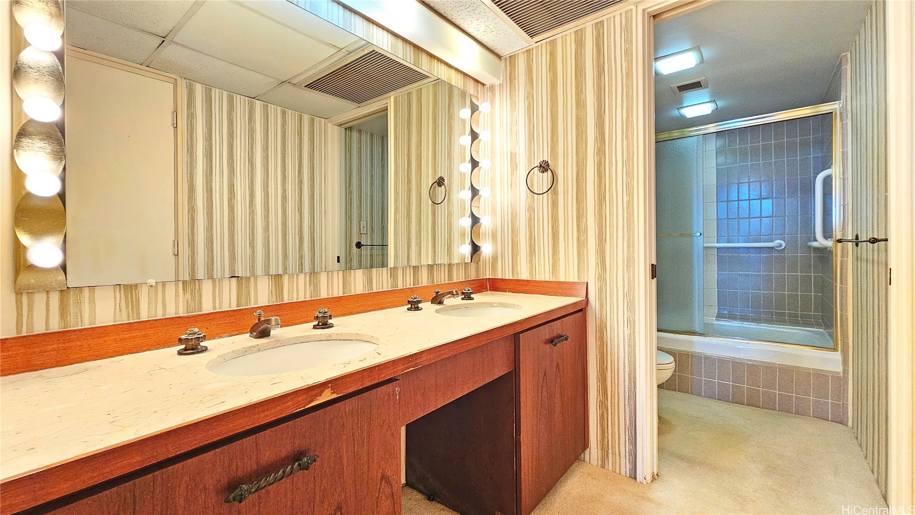 1650 Ala Moana Boulevard 2305