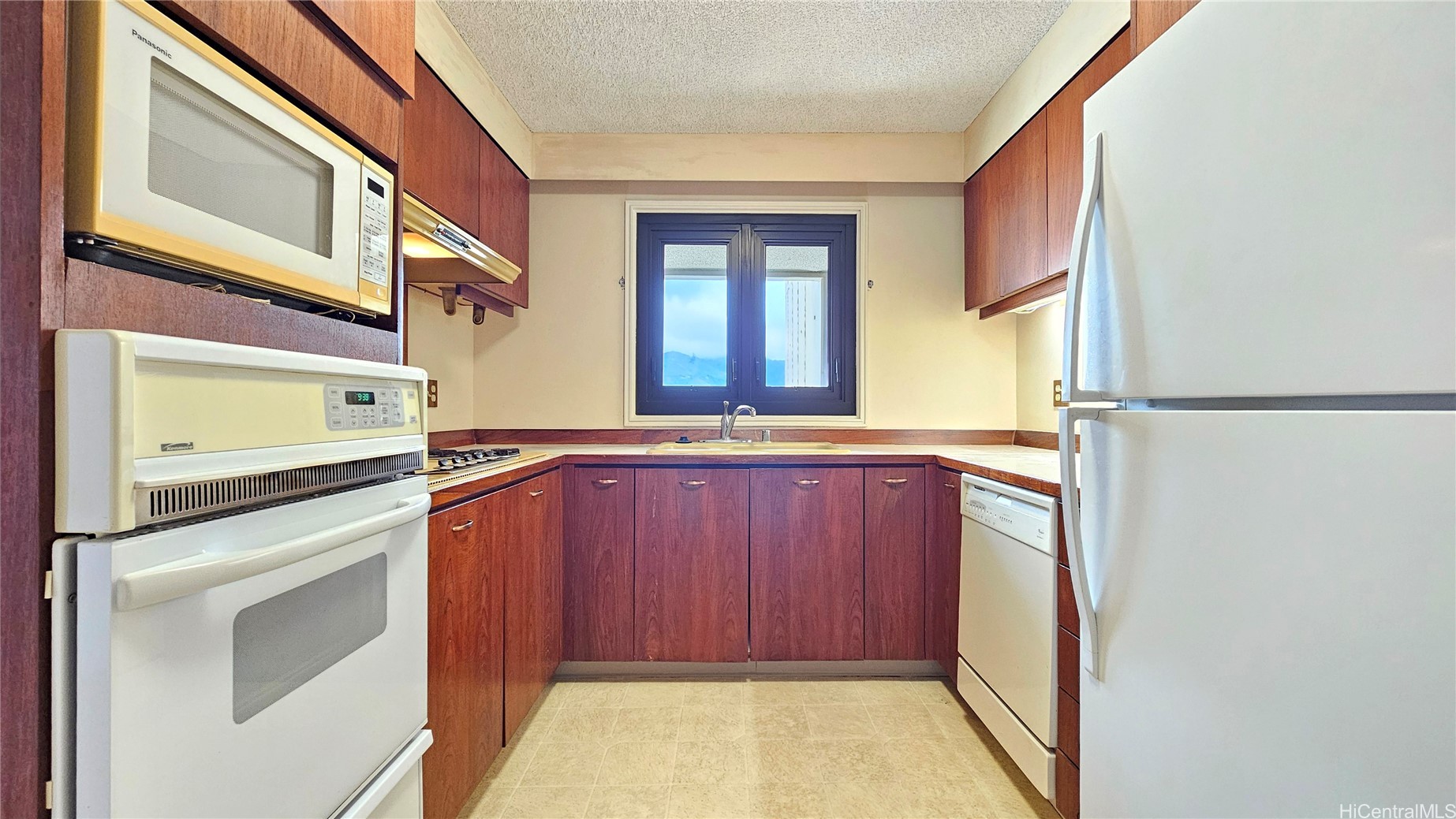 1650 Ala Moana Boulevard 2305