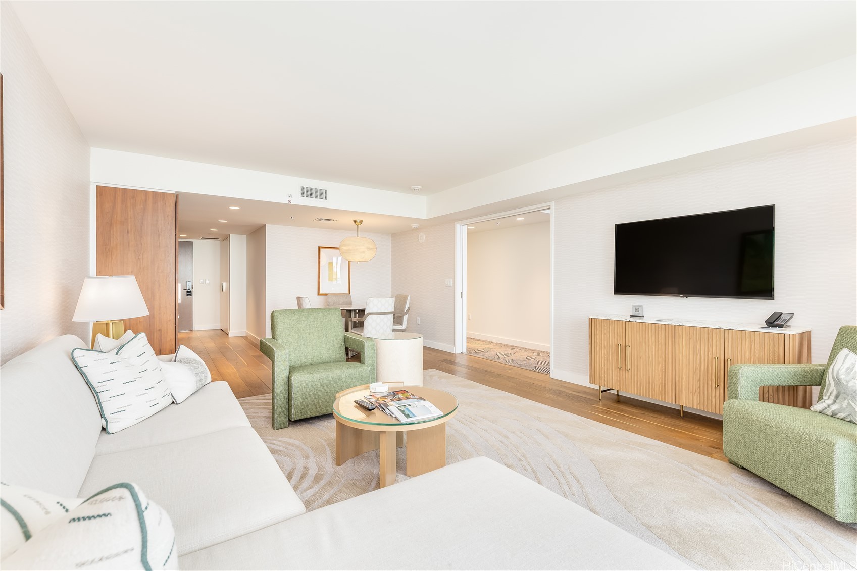 383 Kalaimoku Street E2905
