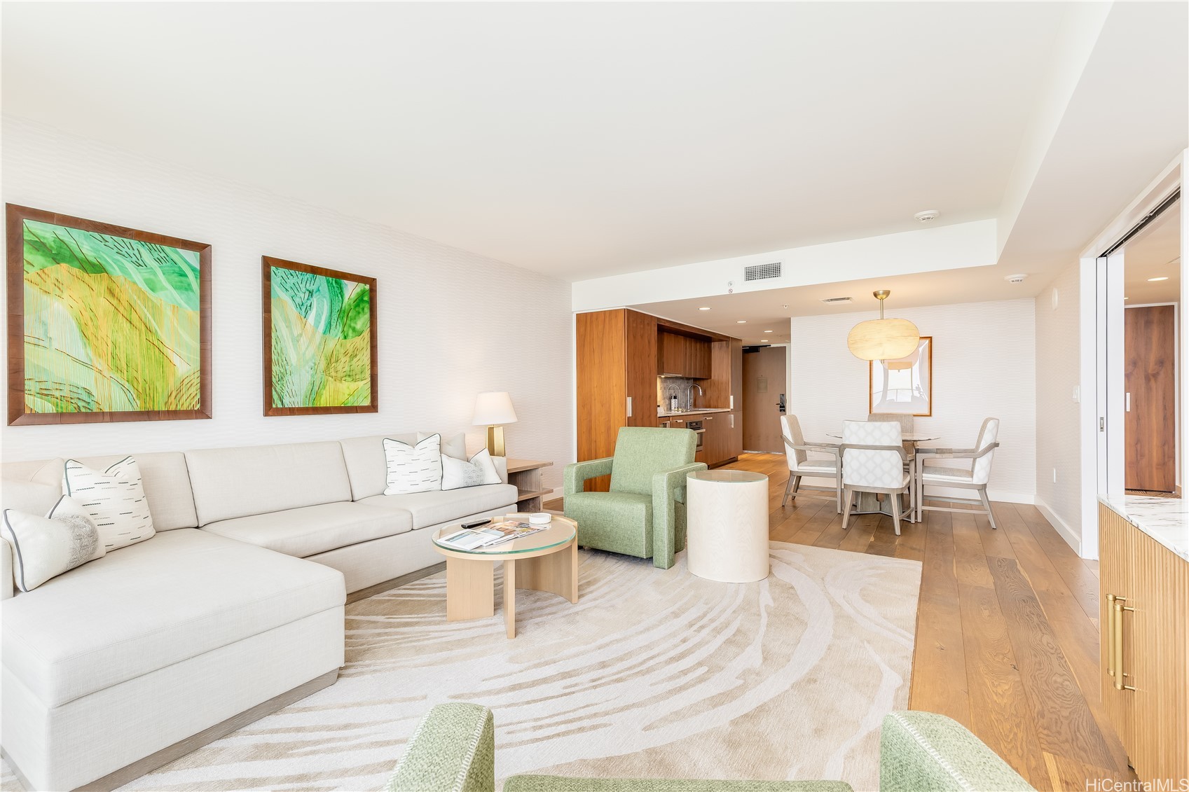 383 Kalaimoku Street E2905