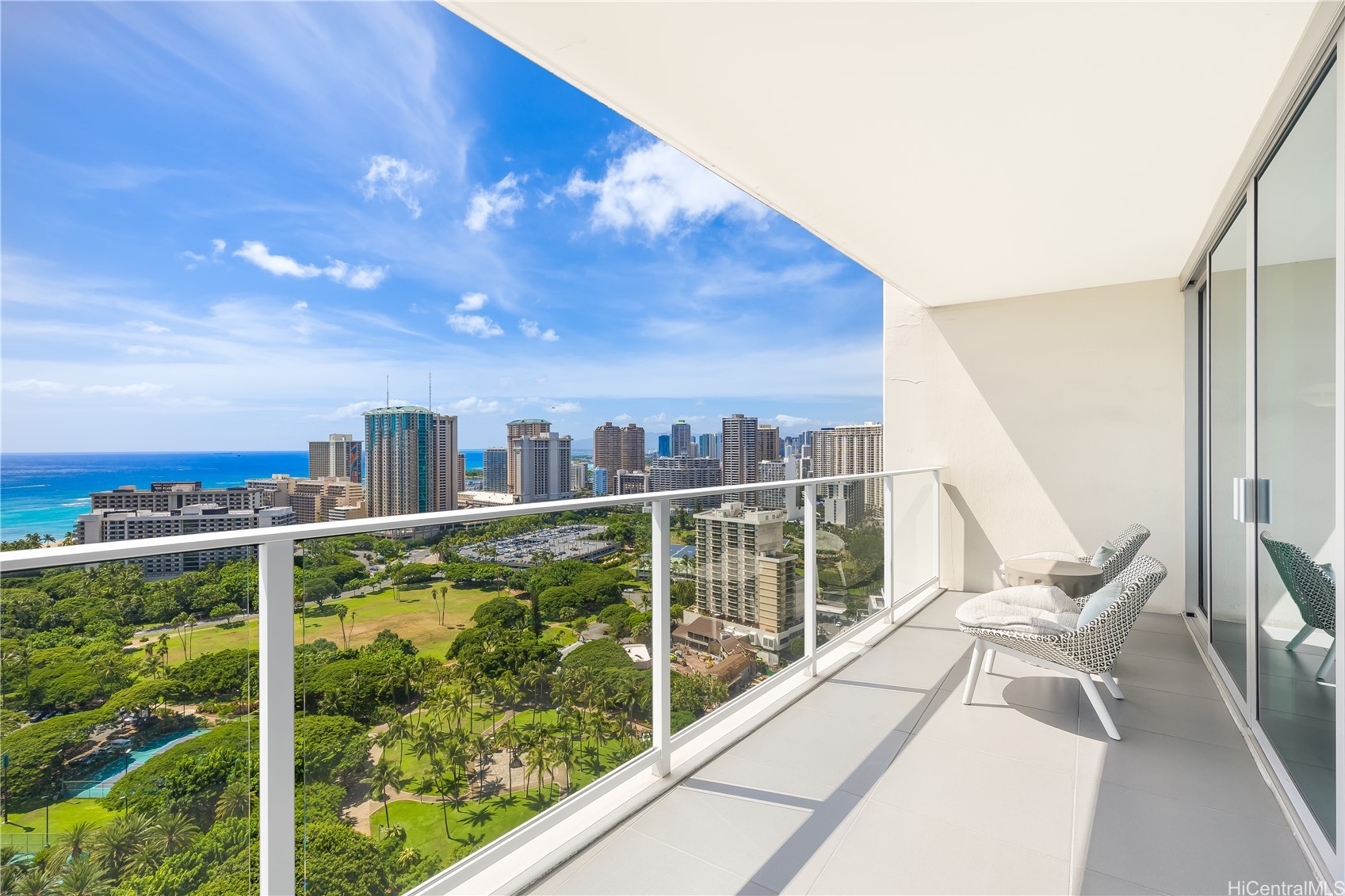 383 Kalaimoku Street E2905