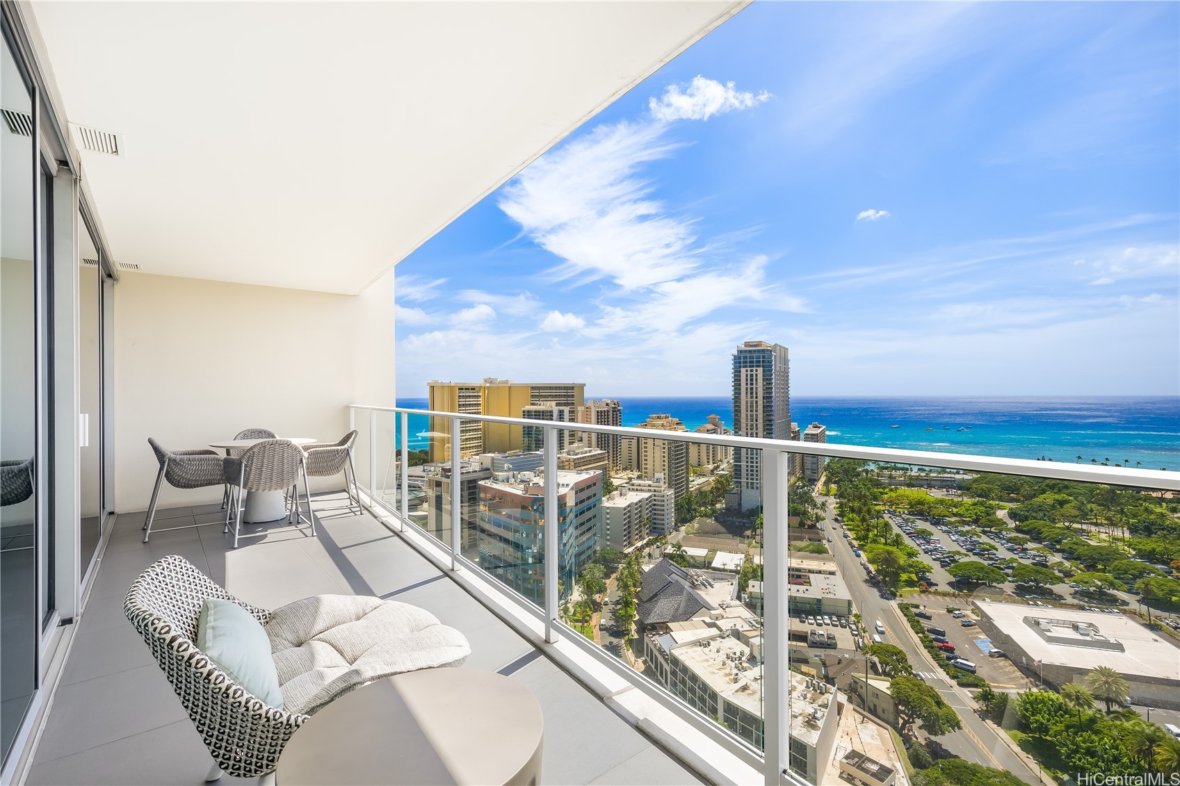 383 Kalaimoku Street E2905